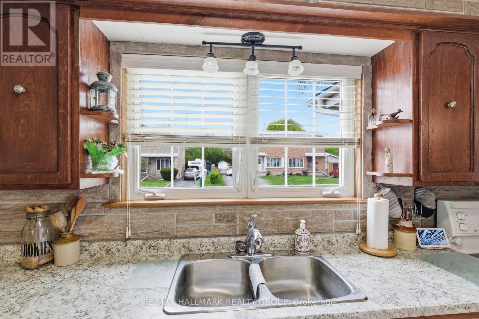 23 ALDERSHOT AVENUE - 13