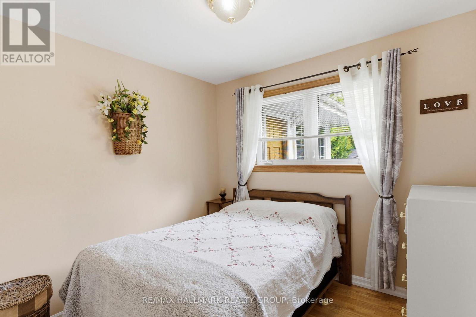 23 ALDERSHOT AVENUE - 18