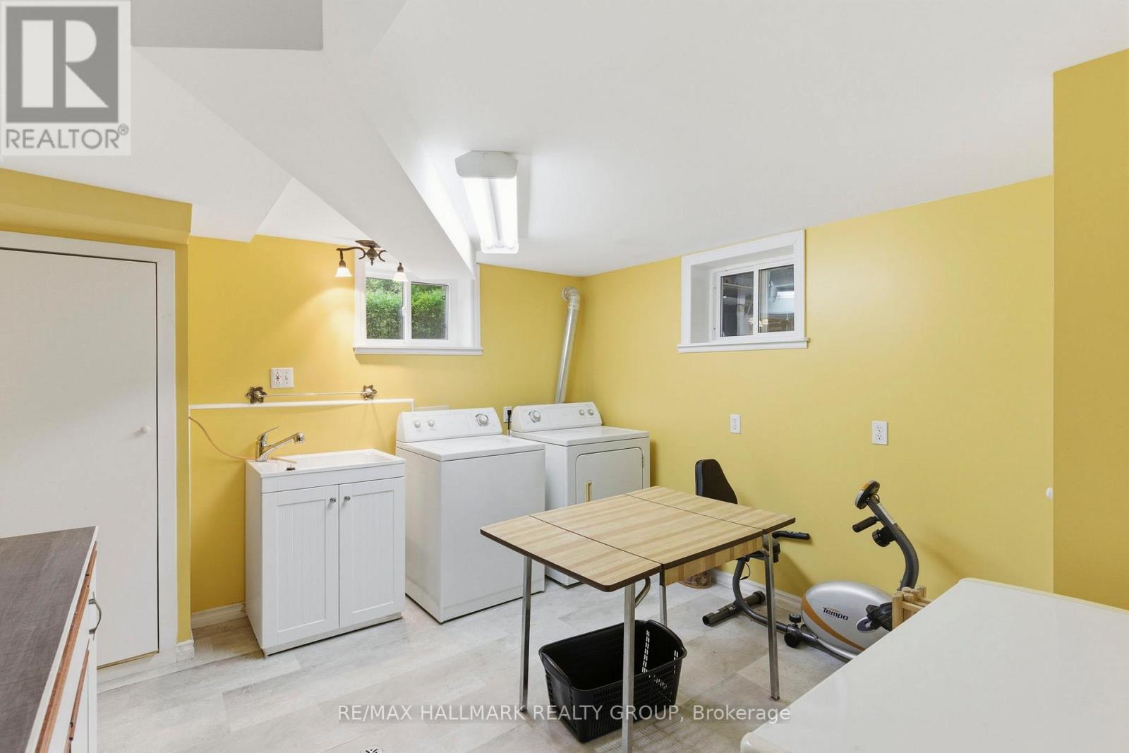 23 ALDERSHOT AVENUE - 27
