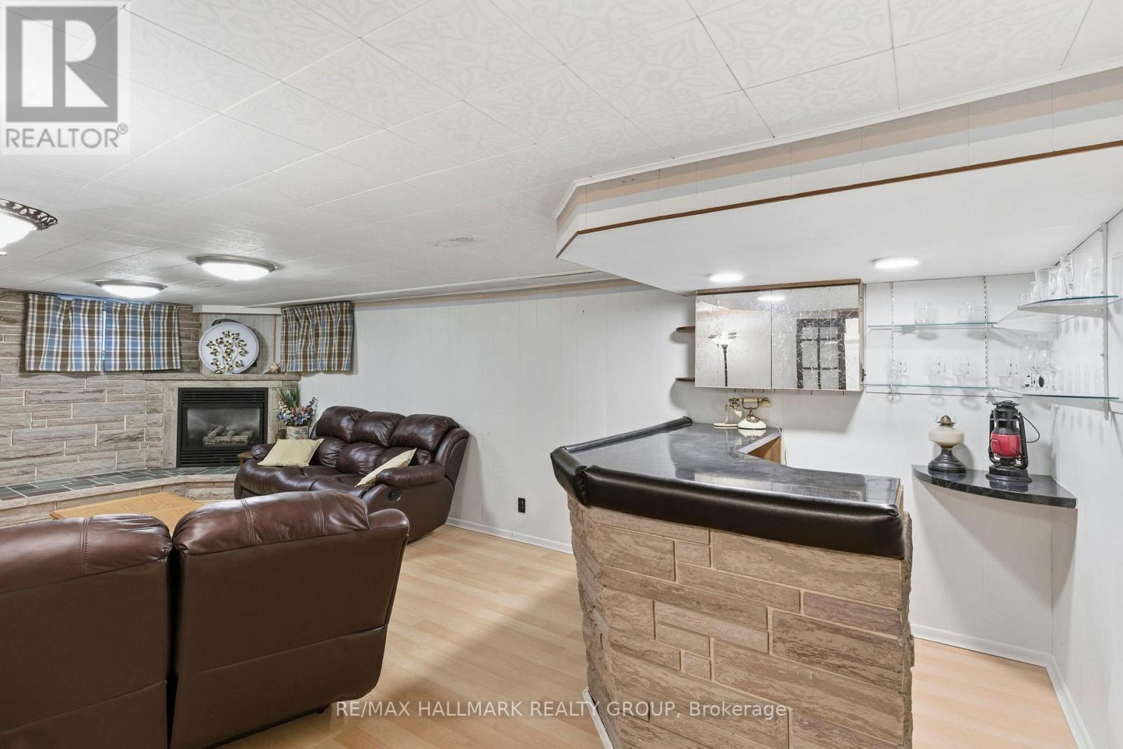 23 ALDERSHOT AVENUE - 28
