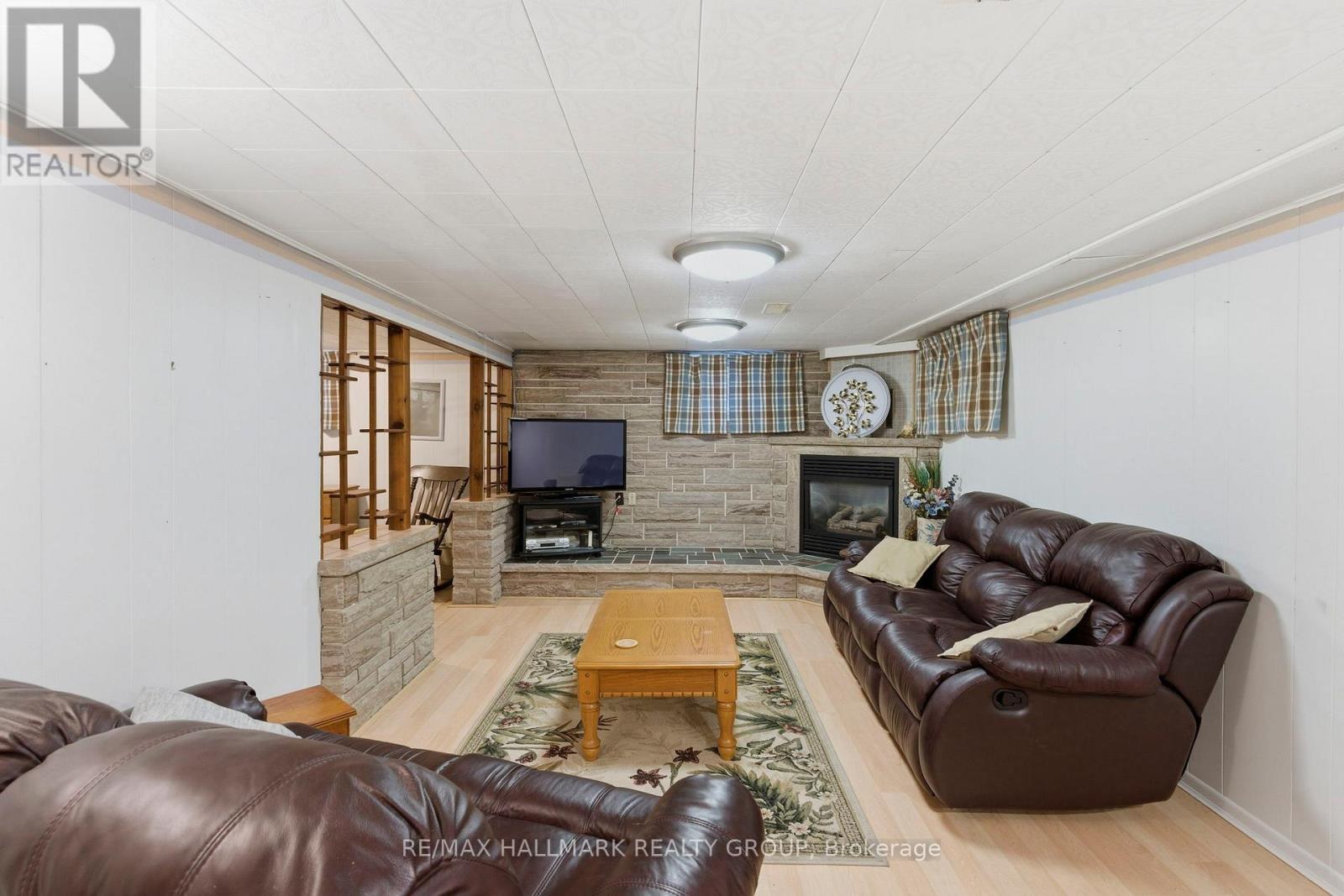 23 ALDERSHOT AVENUE - 30