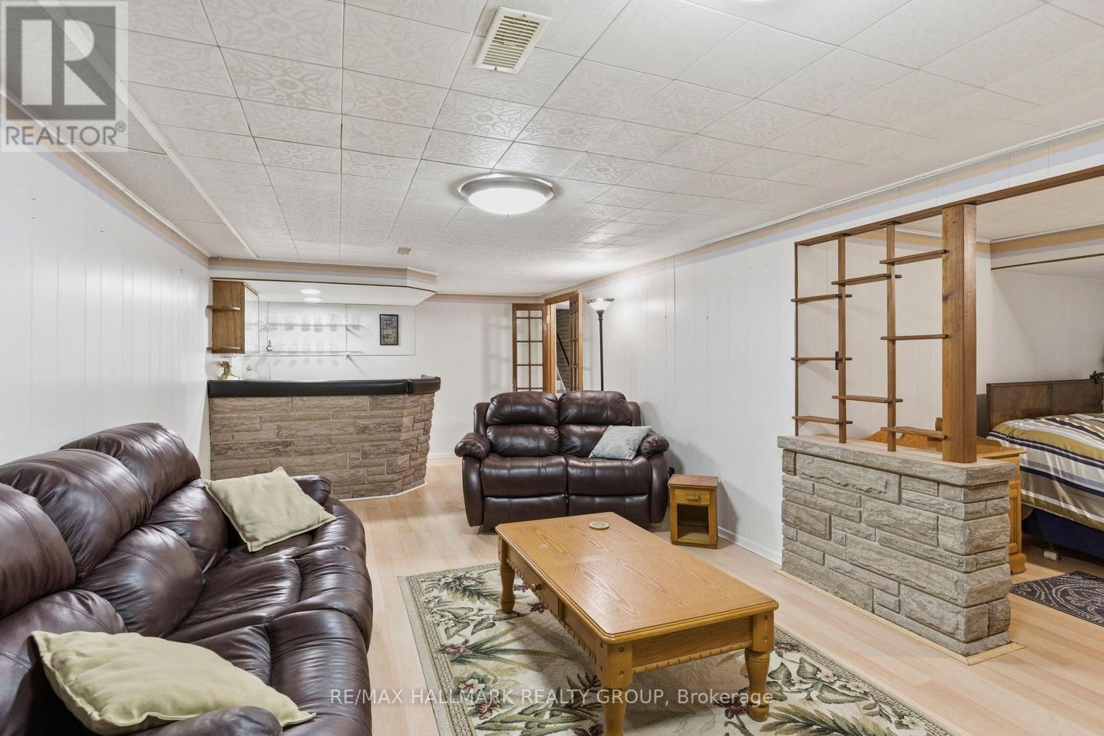 23 ALDERSHOT AVENUE - 31