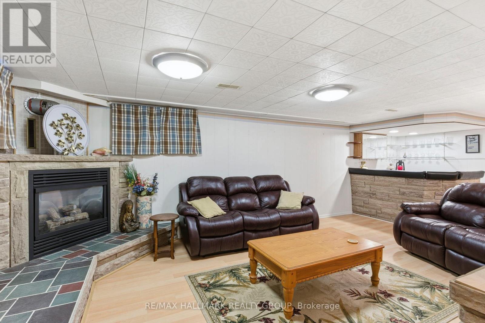 23 ALDERSHOT AVENUE - 32