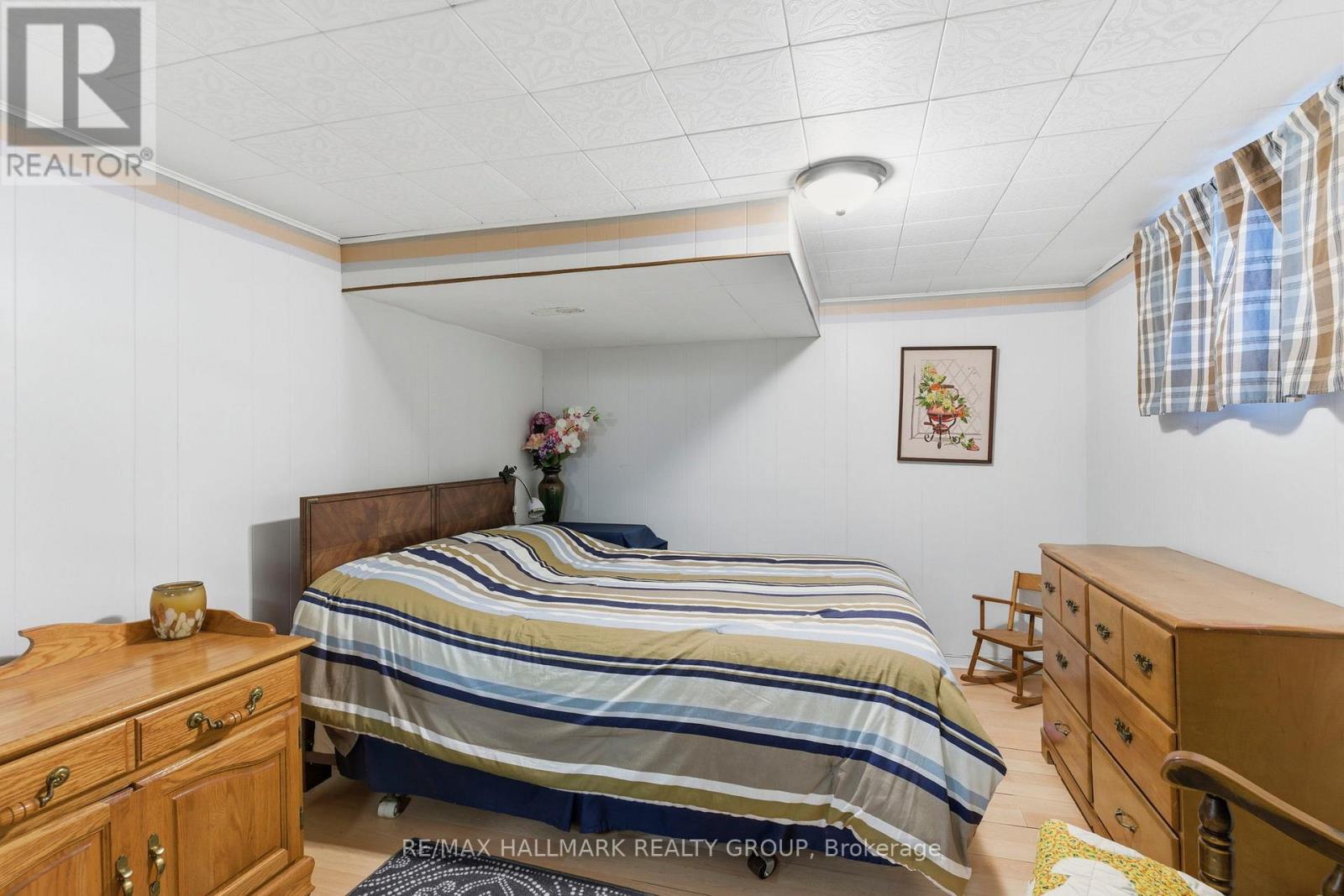 23 ALDERSHOT AVENUE - 34