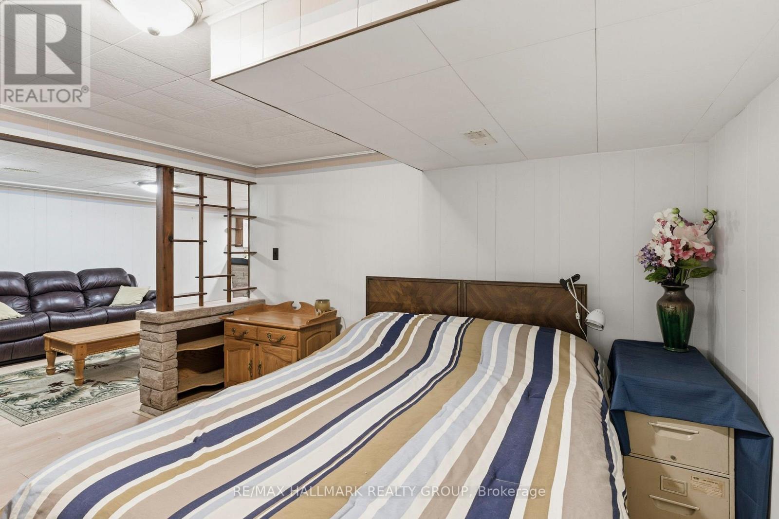 23 ALDERSHOT AVENUE - 35