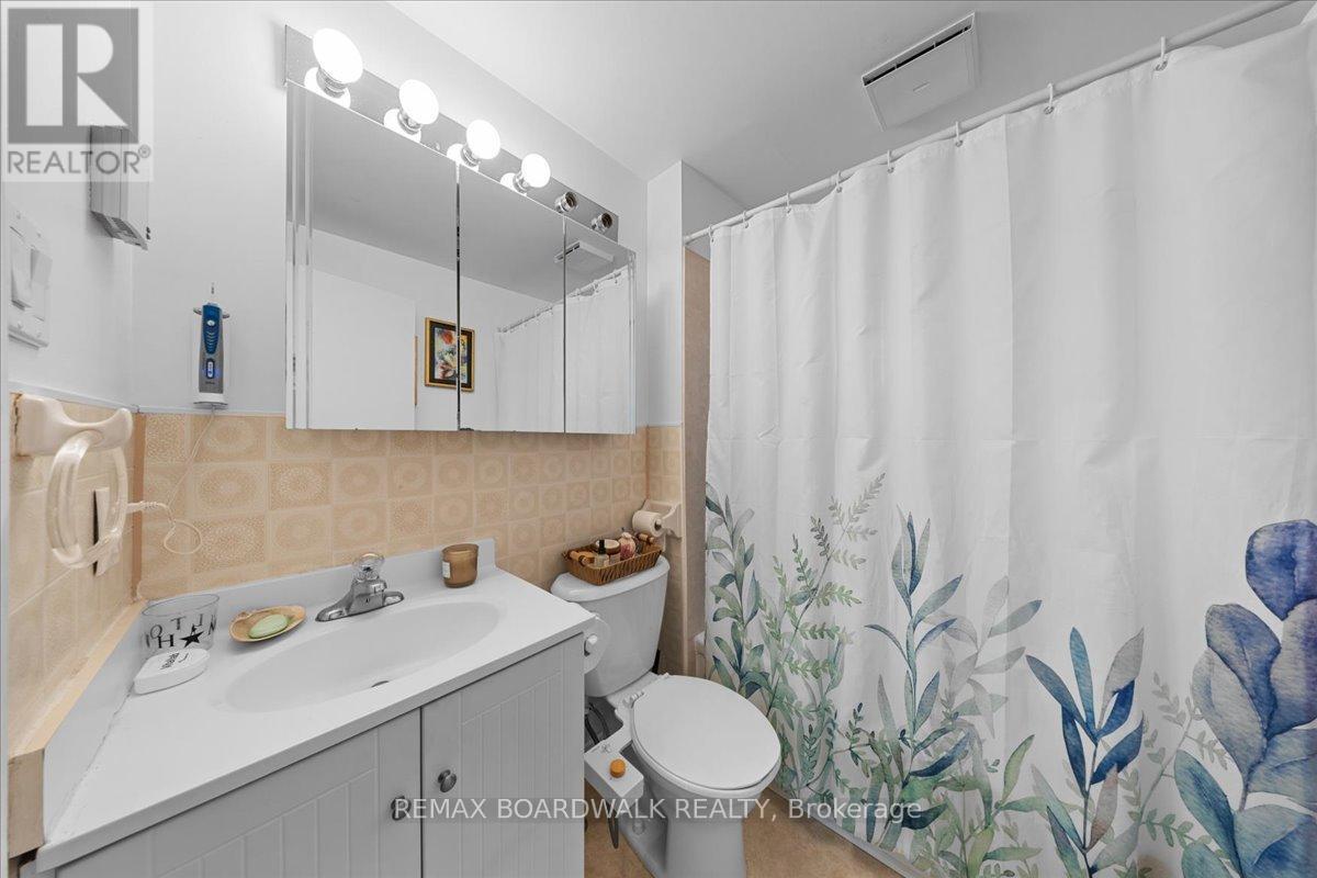 204- 206 JEANNE MANCE STREET - 14
