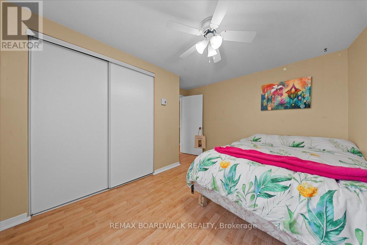 204- 206 JEANNE MANCE STREET - 15