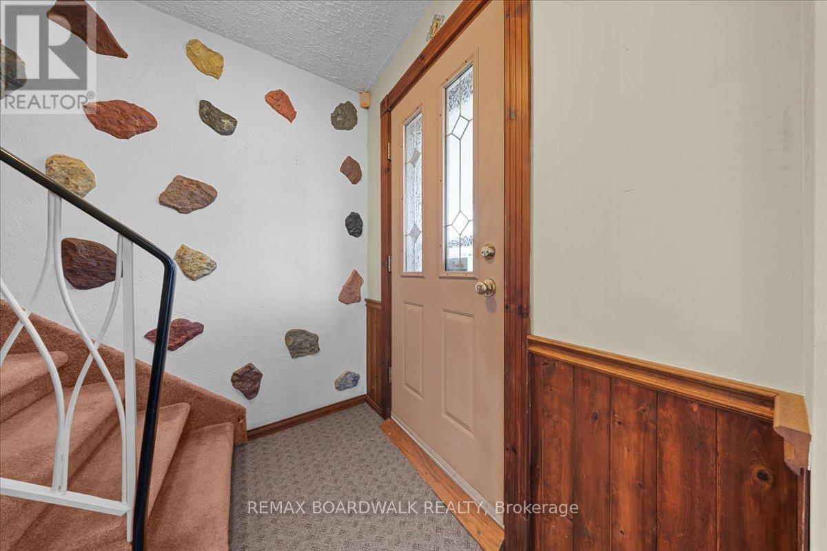 204- 206 JEANNE MANCE STREET - 17