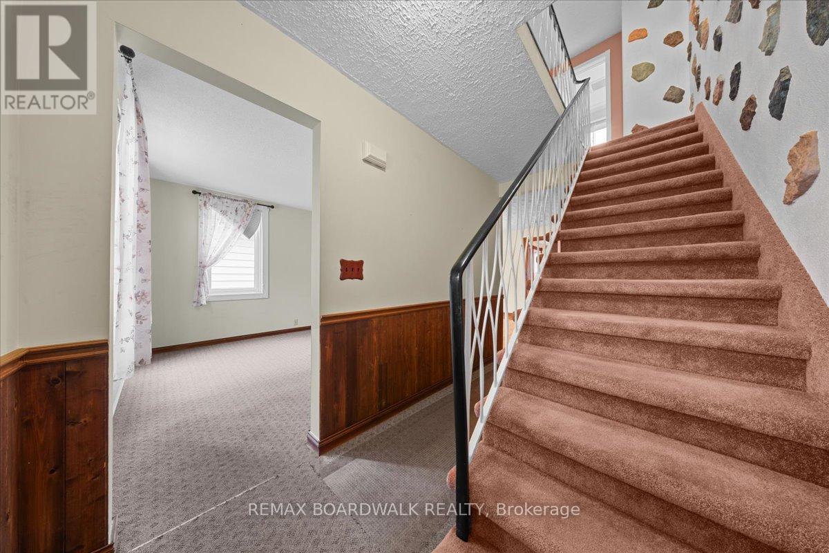 204- 206 JEANNE MANCE STREET - 18