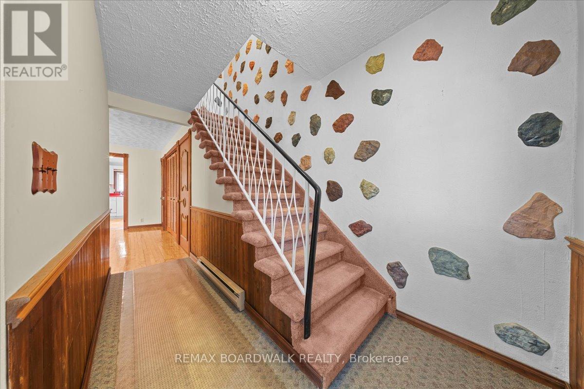 204- 206 JEANNE MANCE STREET - 23