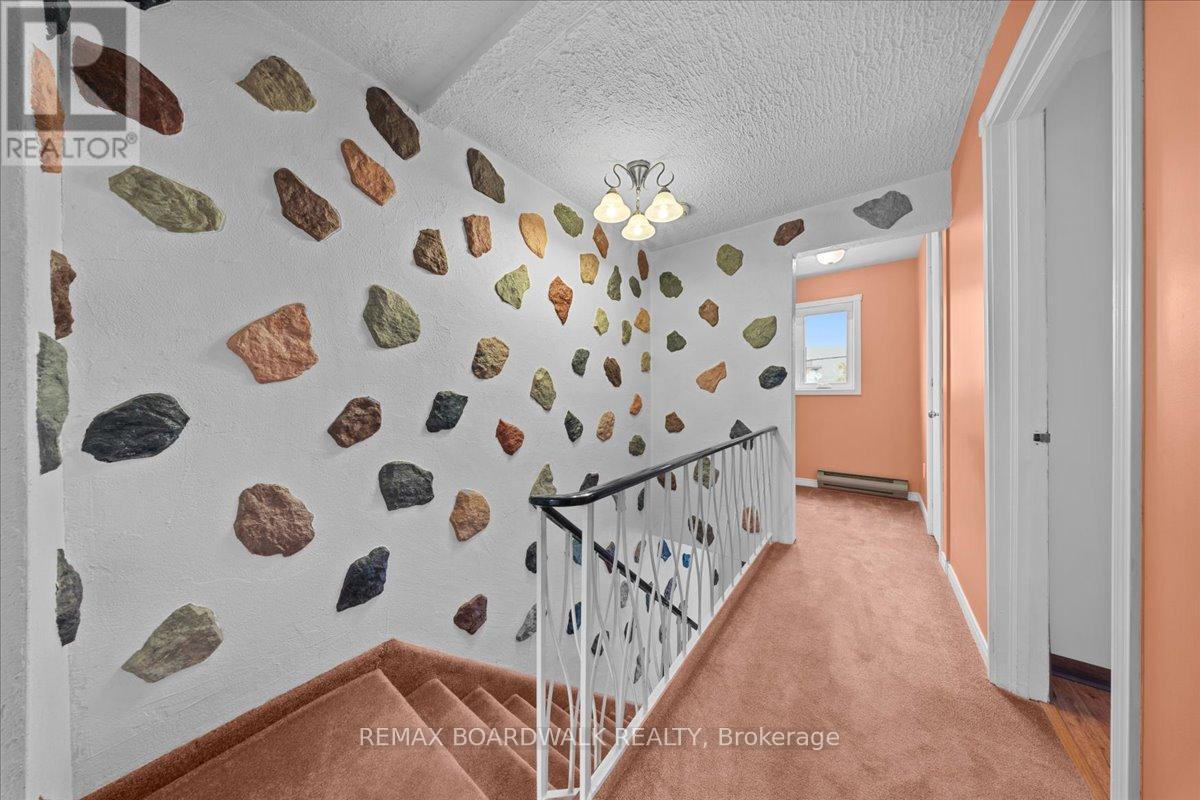 204- 206 JEANNE MANCE STREET - 26