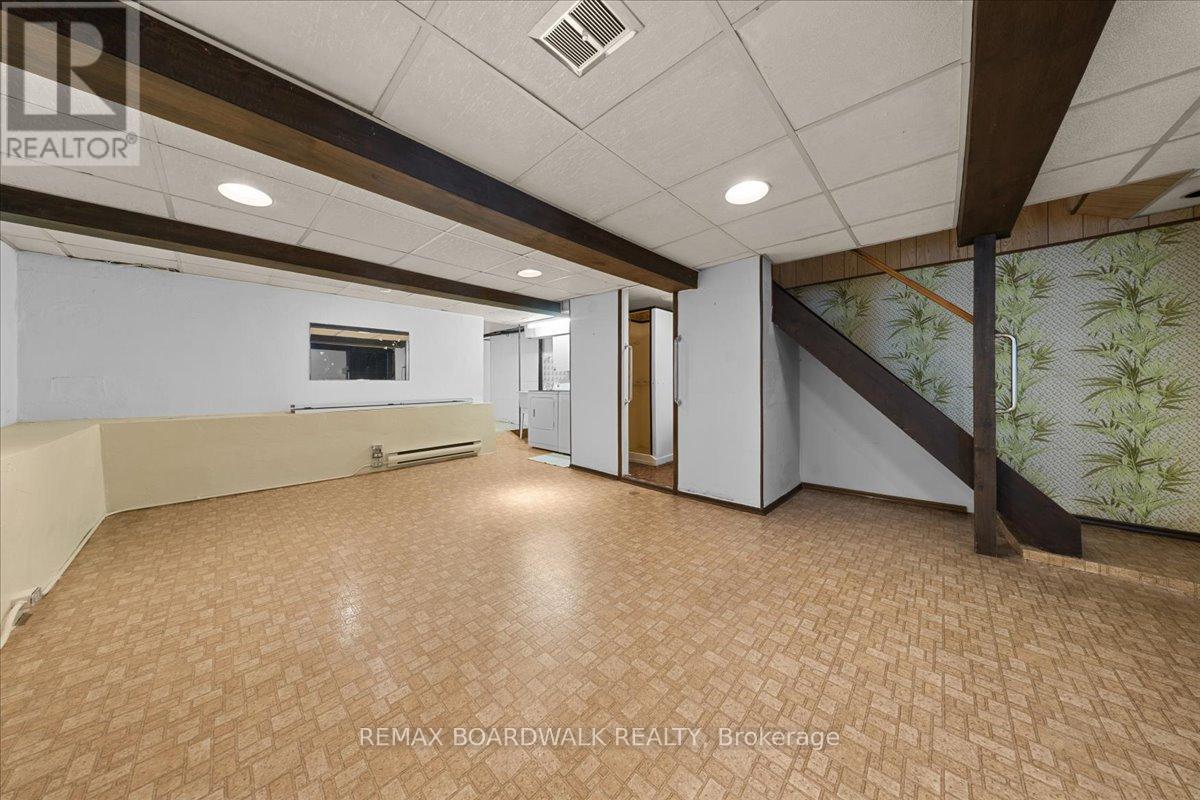 204- 206 JEANNE MANCE STREET - 31
