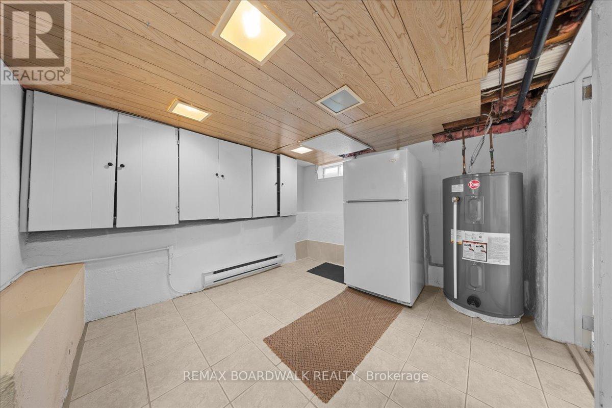 204- 206 JEANNE MANCE STREET - 35