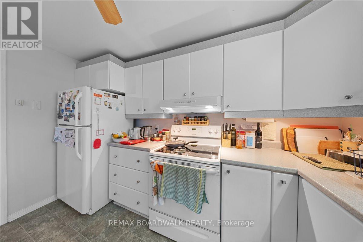 204- 206 JEANNE MANCE STREET - 7