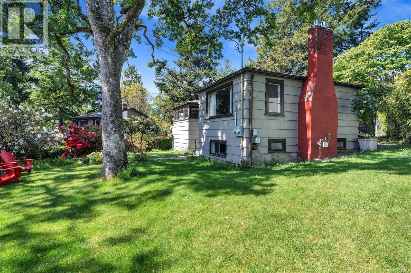 3580 Doncaster Dr - Image 3