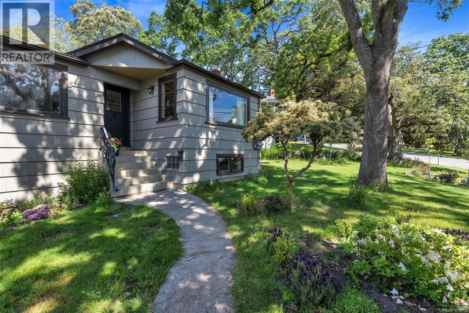 3580 Doncaster Dr - 4