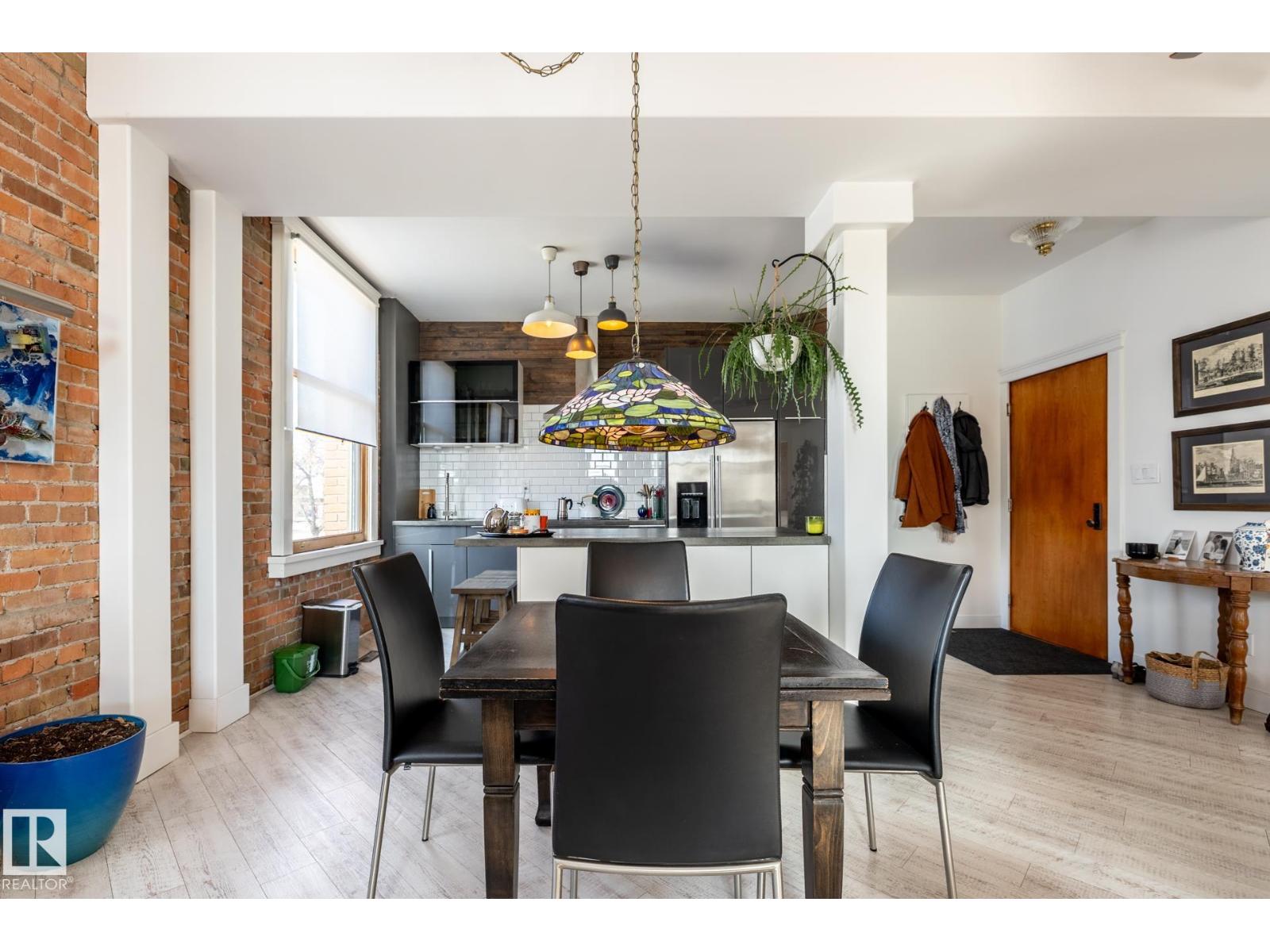 #203 10141 95 ST NW - 18