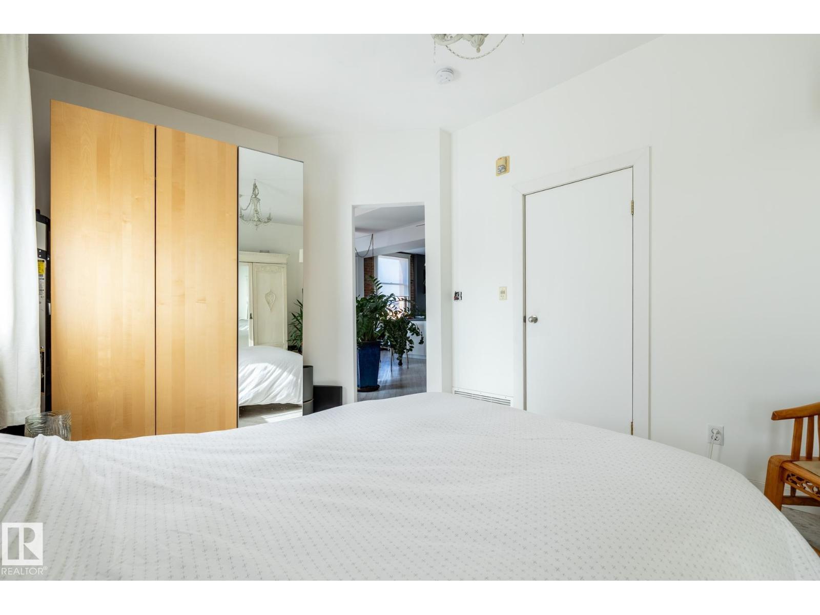 #203 10141 95 ST NW - 32