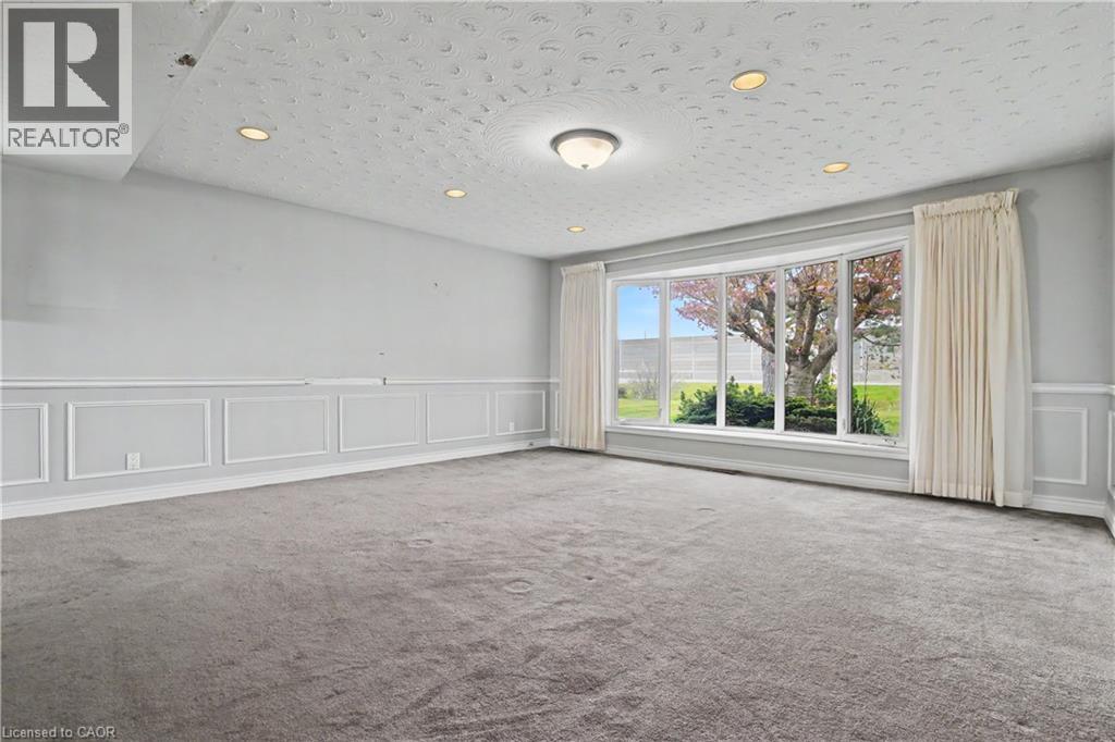 1061 NORTH SERVICE Road - 19