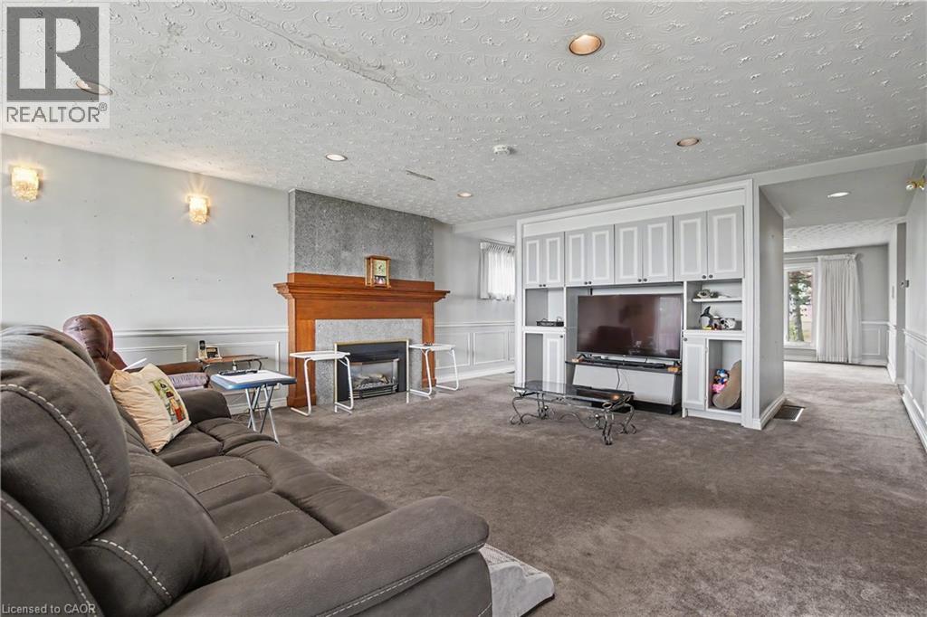 1061 NORTH SERVICE Road - 23