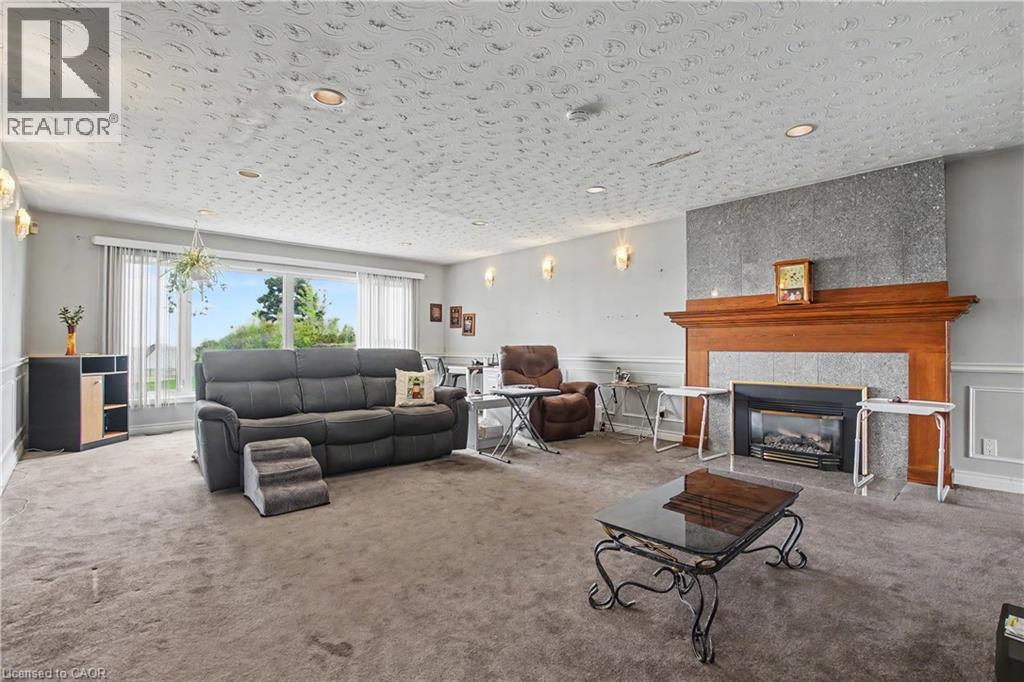 1061 NORTH SERVICE Road - 22