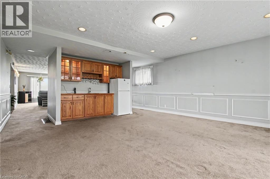 1061 NORTH SERVICE Road - 21