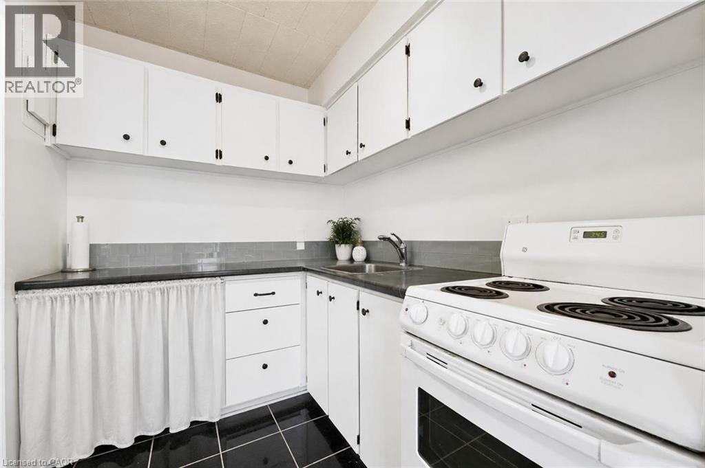 91 CONROY Crescent Unit# 307, Guelph, Ontario, N1G2V5 — Photo 6