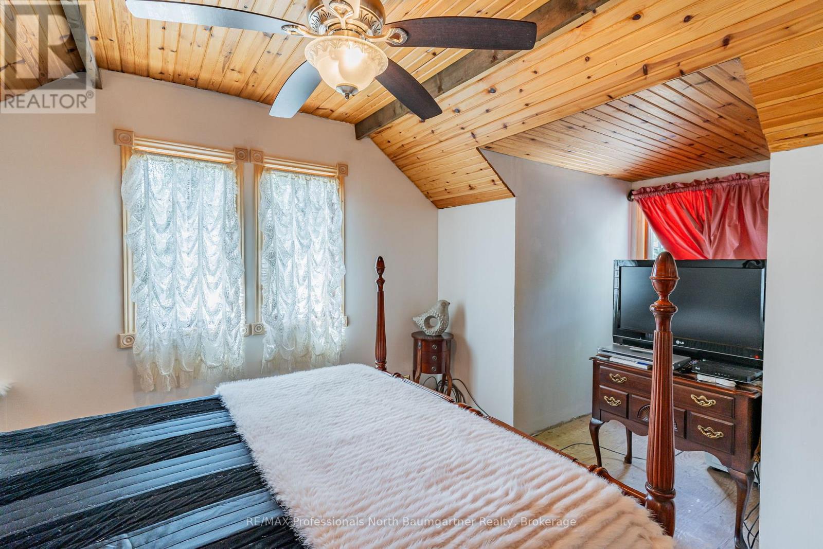 1065 CLOVERLEAF ROAD - 32