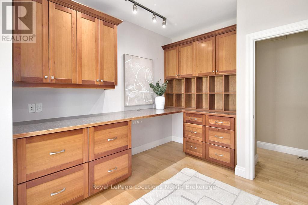 138 RUSSELL STREET W - 16
