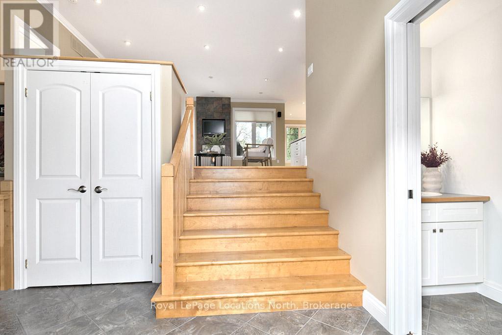 138 RUSSELL STREET W - 2