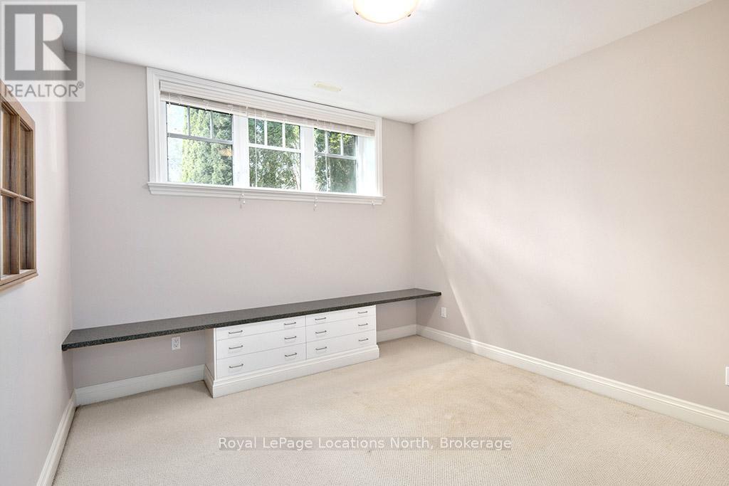 138 RUSSELL STREET W - 21