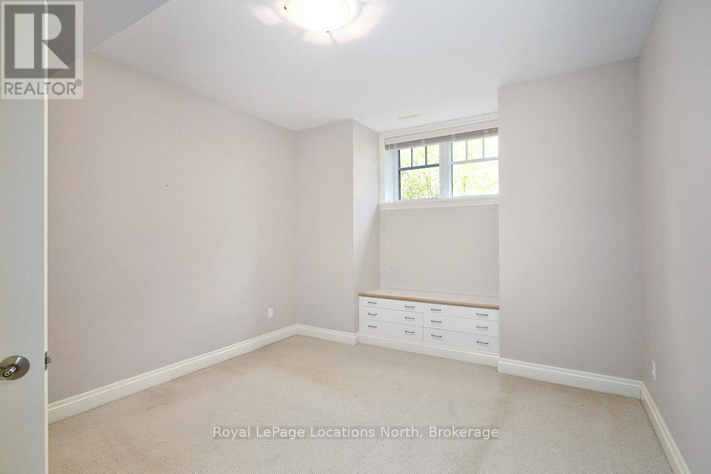 138 RUSSELL STREET W - 23
