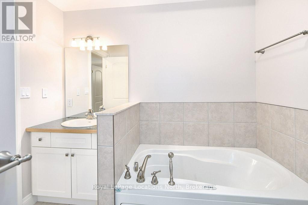138 RUSSELL STREET W - 24