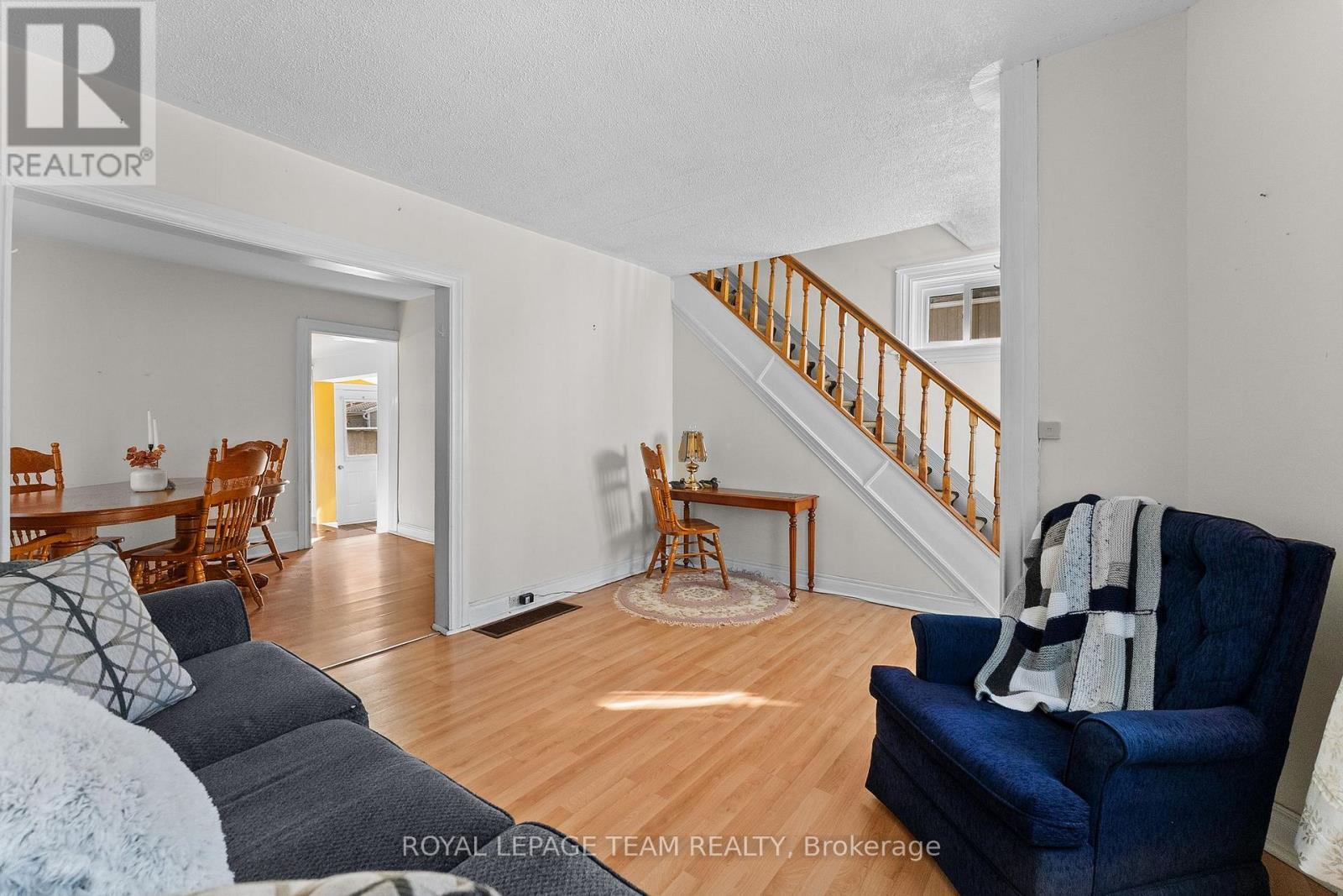113 QUEEN STREET N - 9