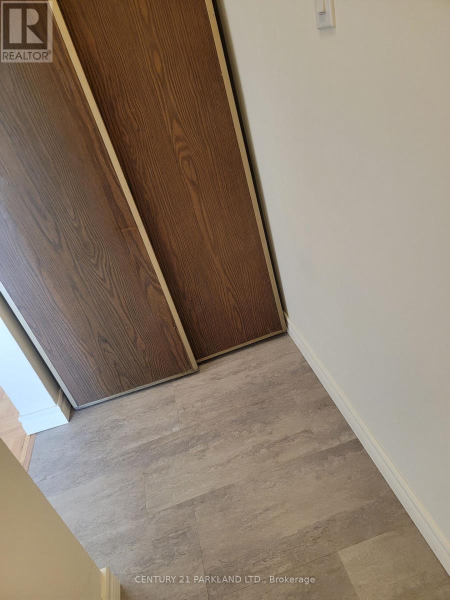 ##215 5 MASSEY SQUARE - 16