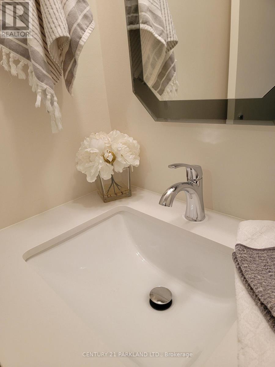 ##215 5 MASSEY SQUARE - 26