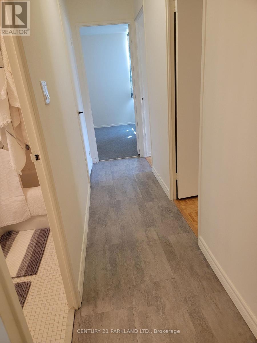 ##215 5 MASSEY SQUARE - 17