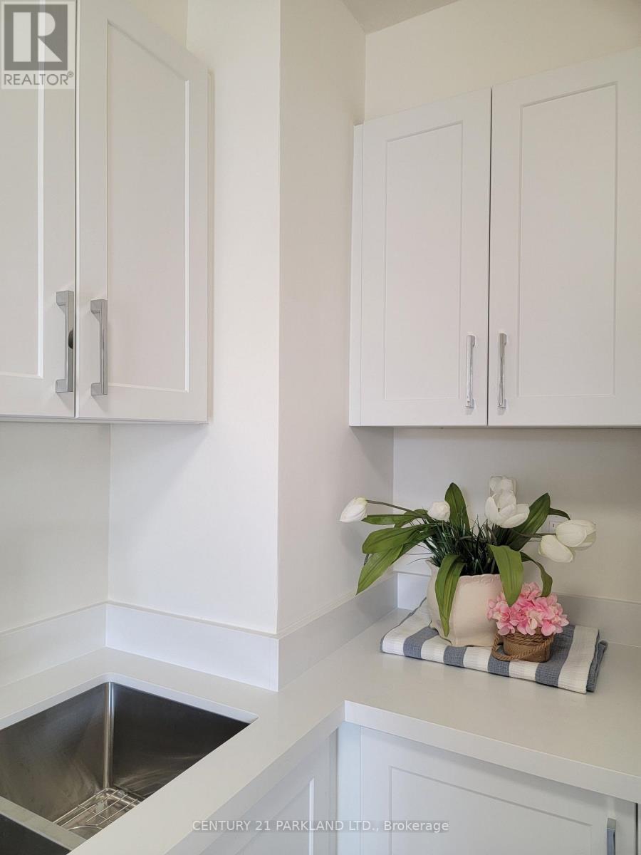 ##215 5 MASSEY SQUARE - 6