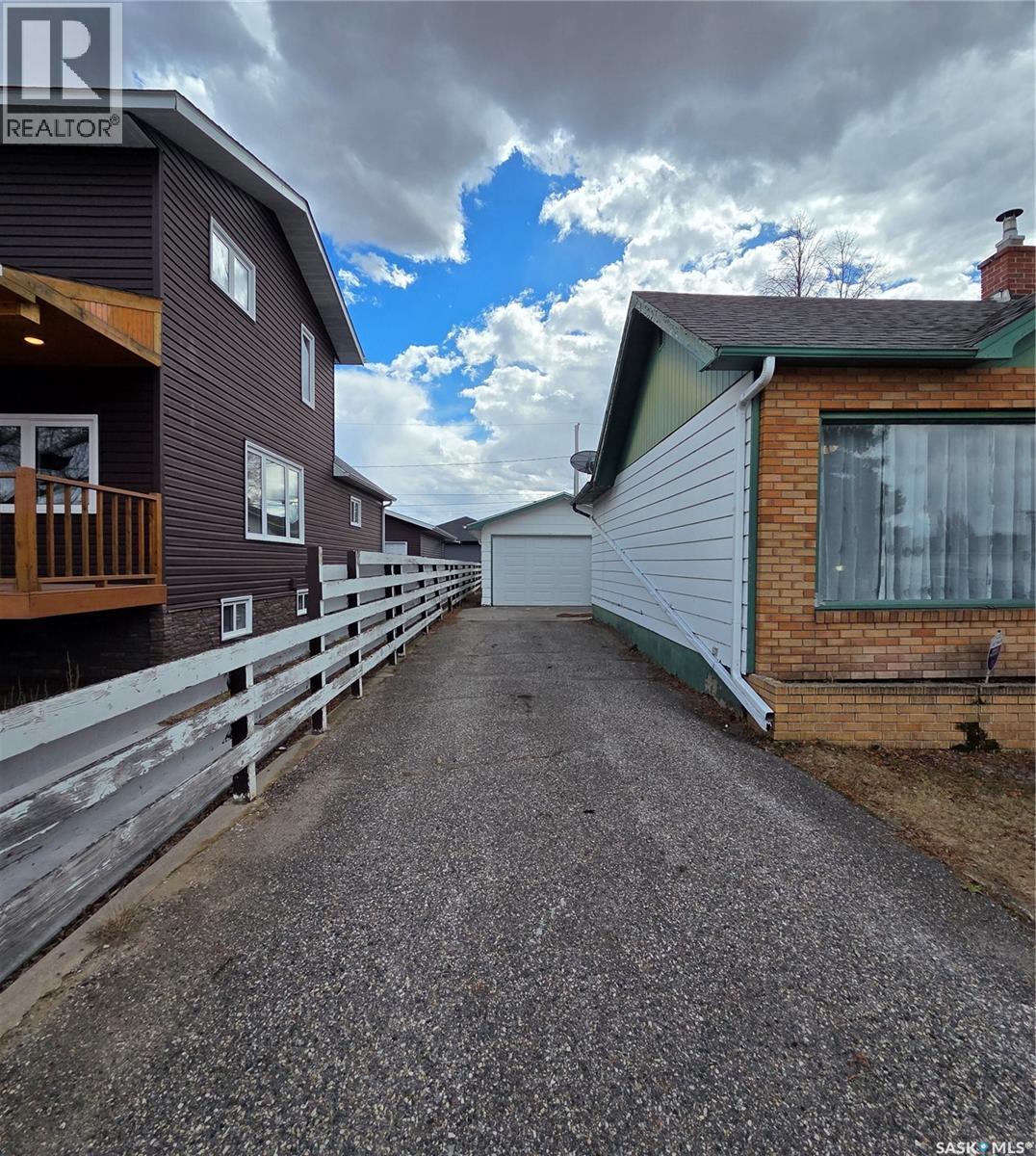 602 8th AVENUE W - Image 2