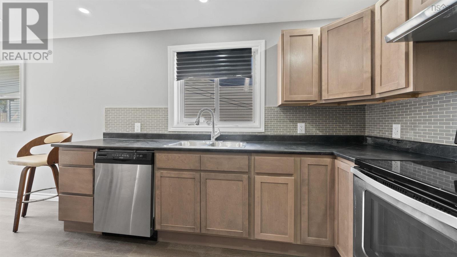 3658 Albert Street - 40
