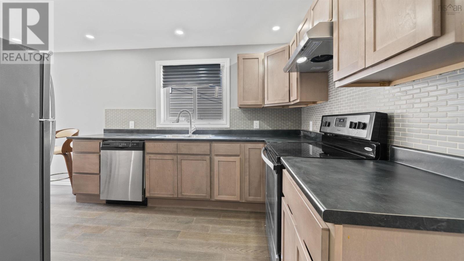 3658 Albert Street - 38