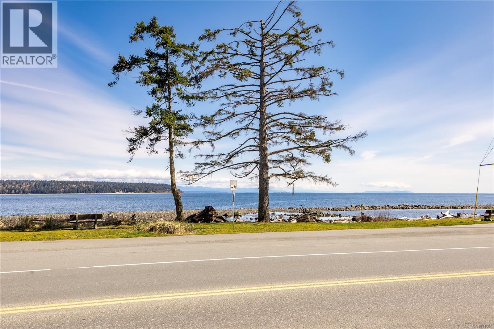 #310 622 Island Hwy S - 35