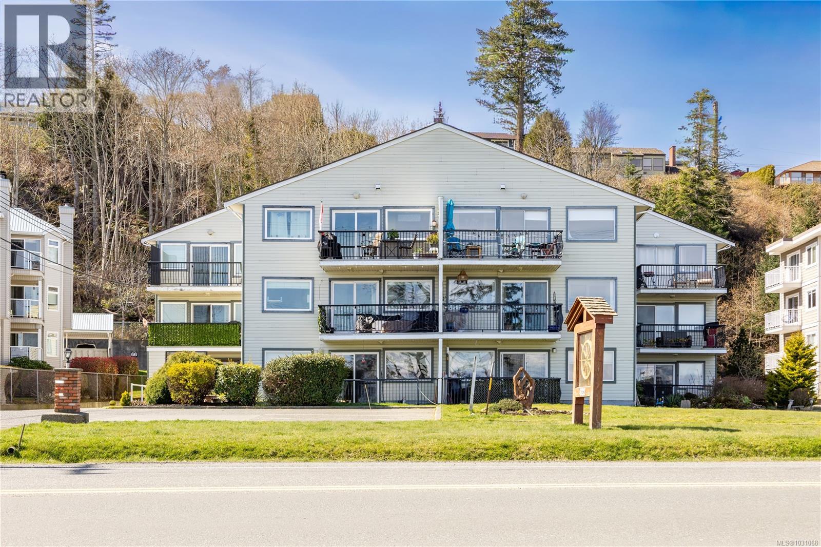 #310 622 Island Hwy S - 32