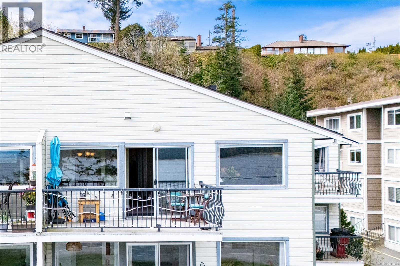 #310 622 Island Hwy S - 42