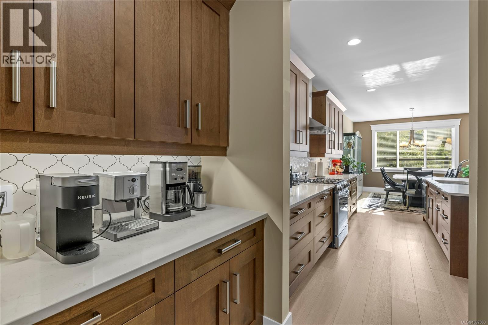 651 Eaglecrest Dr - 32