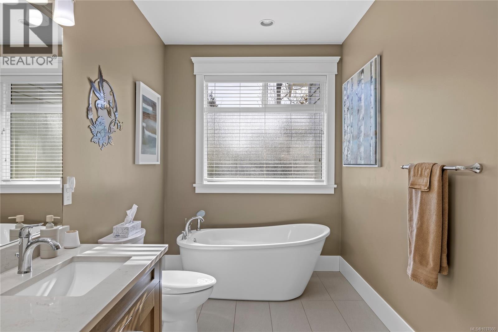 651 Eaglecrest Dr - 40