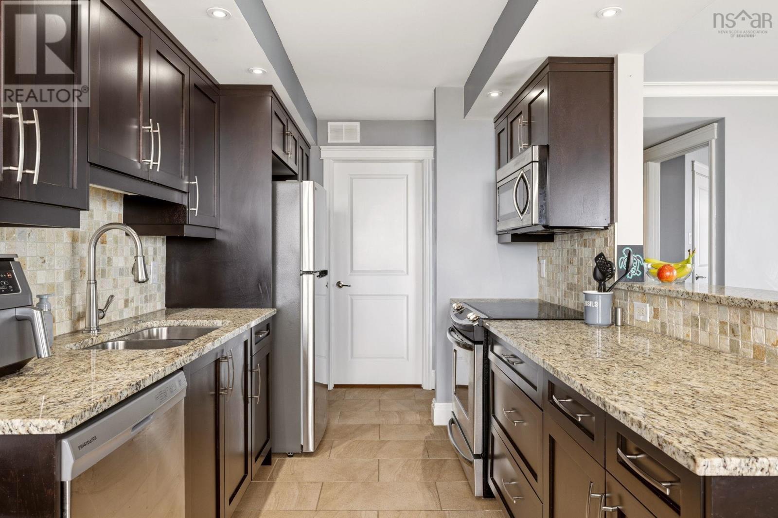 #821 45 Vimy Avenue - 11