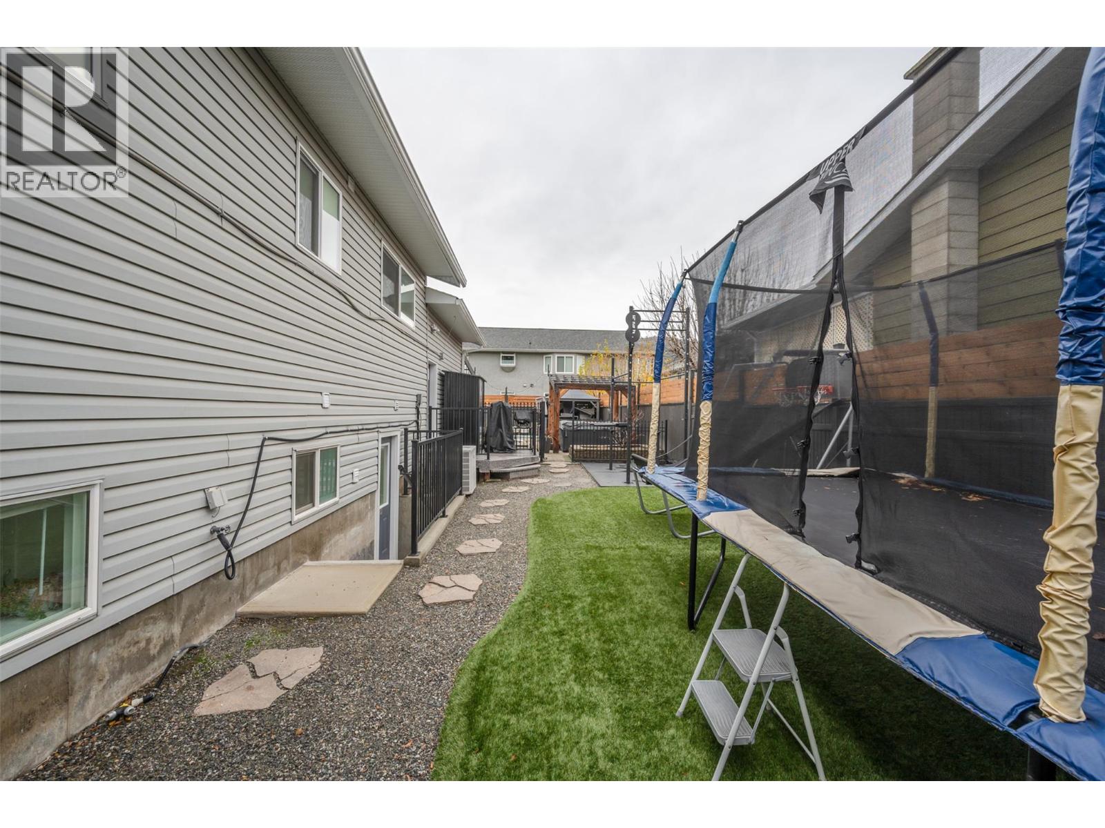 98 Dauphin Avenue, Penticton