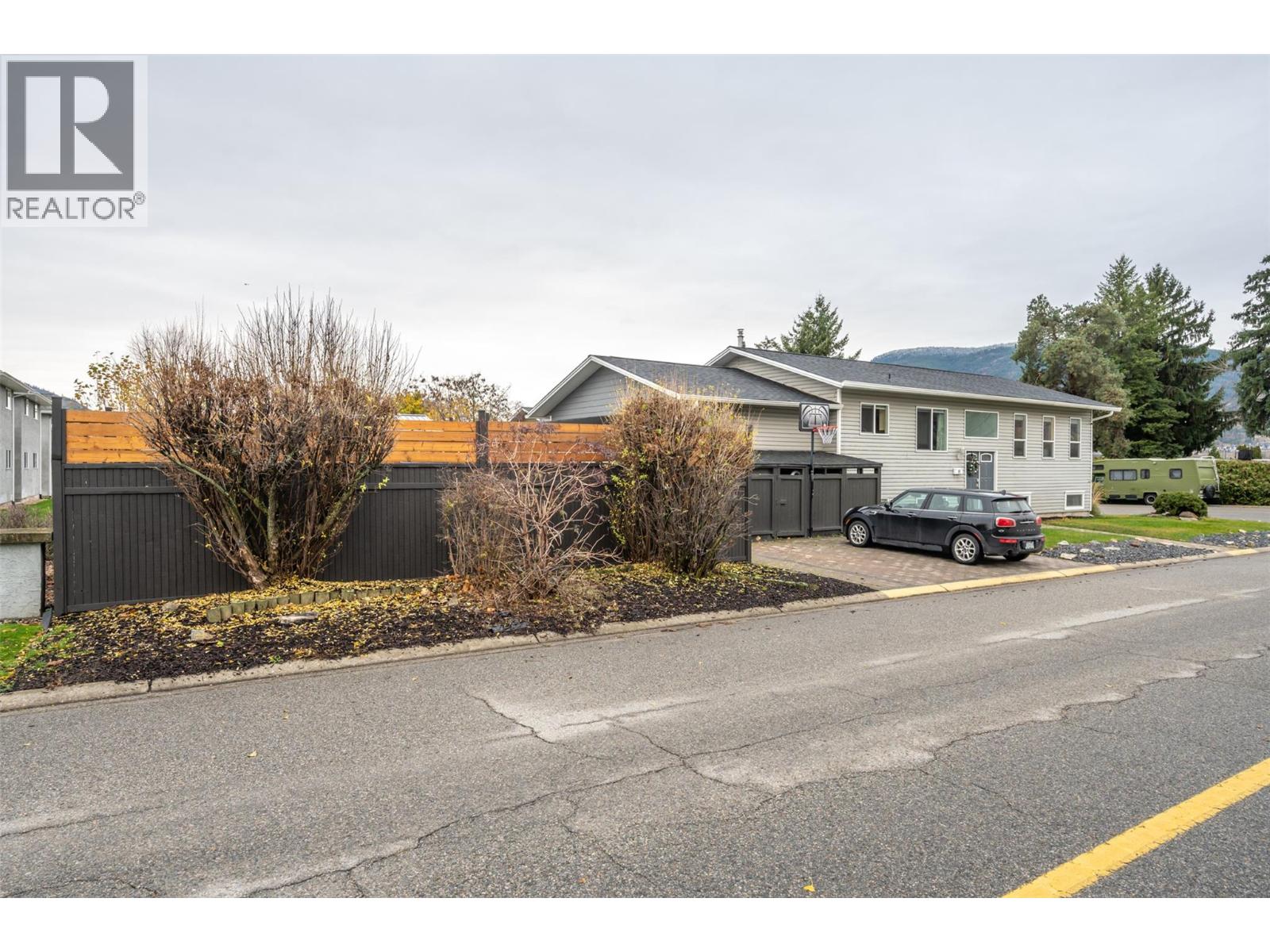 98 Dauphin Avenue, Penticton