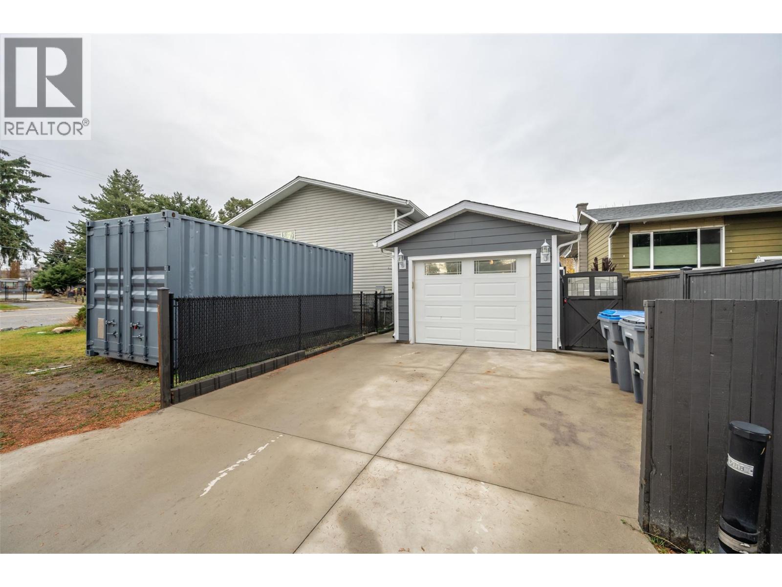 98 Dauphin Avenue, Penticton